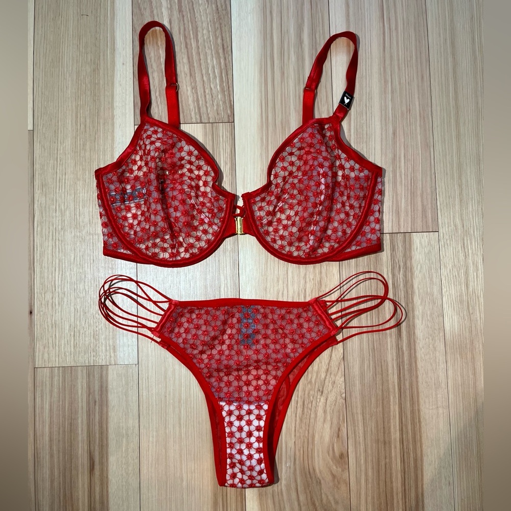 NWOT Victoria’s Secret Luxe Lingerie Starburst Red Unlined Demi Bra/Tanga Panty